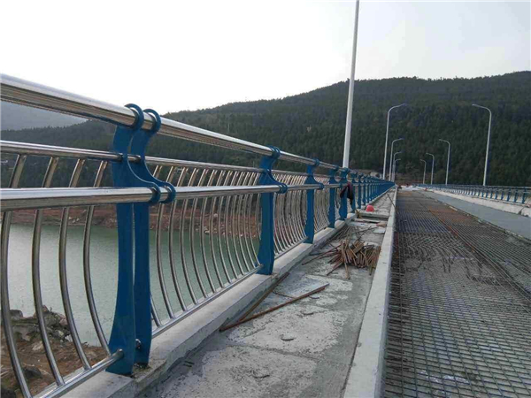 丽水不锈钢桥梁护栏的特点及其在桥梁安全中的重要作用